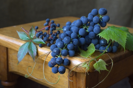 Grapes - fruit, table, wood, blue, grapes, autumn, green