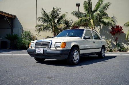 1986 Mercedes-Benz 300E 3.0 4-Speed Automatic - 4-speed, luxury, car, benz, old-timer, 300e, mercedes, automatic