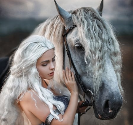 Daenerys Targaryen - game of thrones, frumusete, white, fenixfatalist, animal, cosplay, daenerys targaryen, horse