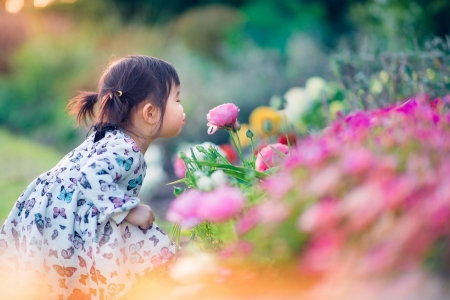 Little Girl - flowers, girl, park, cute