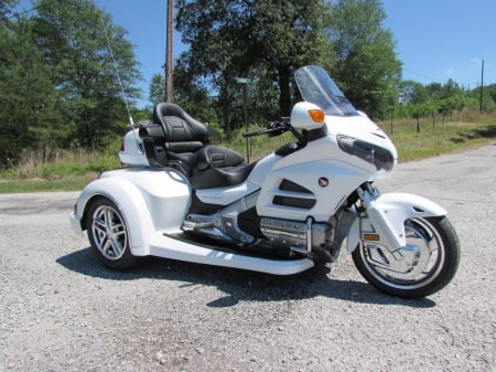 2017 Honda Gold Wing GL1800 - wing, gl1800, honda, trike, gold