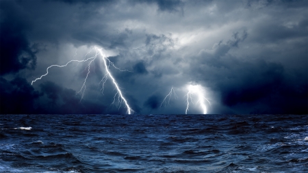 Lightning at Sea - storm, blue, sea, ocean, light, thunder, Firefox Persona theme, lightning, sky