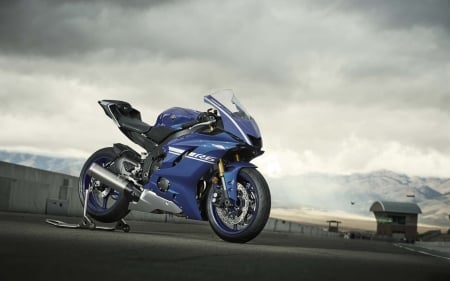 Yamaha R6 - yamaha r6, vehicles, blue, yamaha, motorcycles, blue bikes