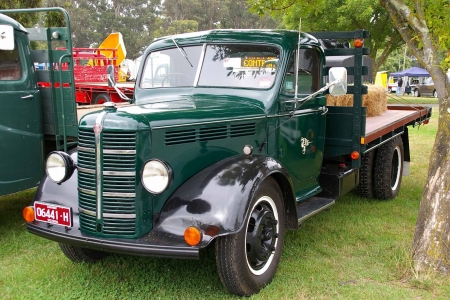 bedford - truck, tabletop, grass, bedford