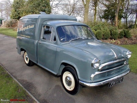 morris oxford series 3 panelvan - british, oxford, panelvan, morris, grass