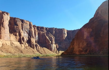 Horseshoe Bend from a boat - nature, fun, horseshoe bend, cool, mountain, river