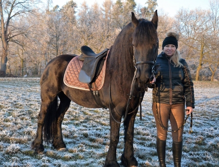 North Montana Cowgirl . . - girls, women, style, fun, female, cowgirl, winter, boots, hats, outdoors, western, horses, blondes, ranch