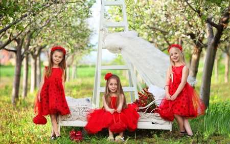 Little girls - paun, bird, dress, girl, children, copil, white, peacock, red, green, pasare, trio