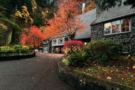 Multnomah Falls Lodge in Autumn