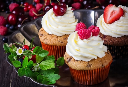 Cakes - cream, dessert, flower, strawberry, berries