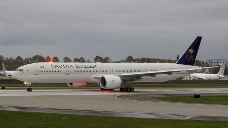 saudi boeing 777 - 777, saudi airlines, boeing 777, boeing