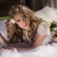 bride with tulips