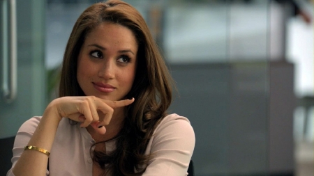 Meghan Markle - goldband, finger pointing, sweater, portrait, pale, brunette, pink