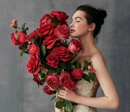 red roses - beauty, roses, people, photography, fashion, flowers