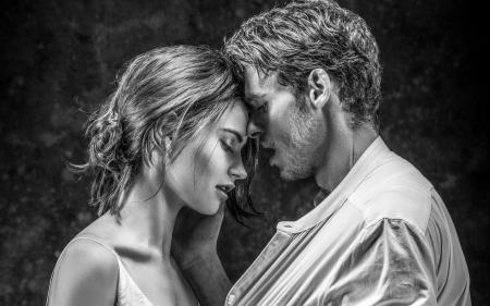 Branagh Theatre Live: Romeo and Juliet (2016) - actress, couple, girl, romeo and juliet, lily james, bw, black, branagh theatre live, white, kiss, lovers, man, actor, richard madden