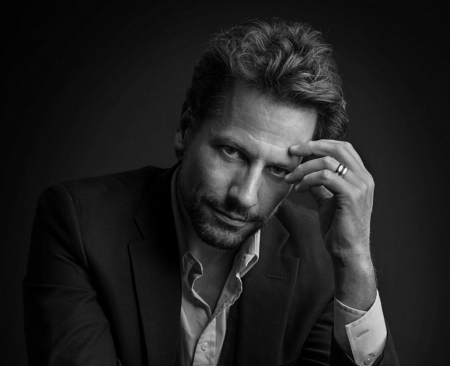 Ioan Gruffudd - face, white, ioan gruffudd, black, bw, hand, actor, man