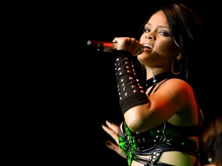 RHIANNA - fashion, producer, singer, songwriter