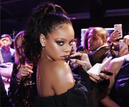 RHIANNA - FASHION, ACTRESS, SONGWRITER, SINGER