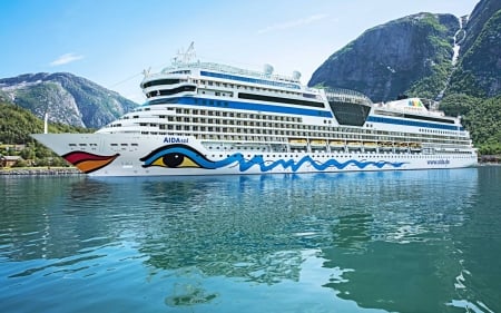 Cruise ship AIDAsol - cool, cruise ship, aidasol, fun, boats