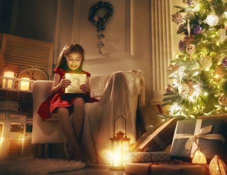 Christmas gift - craciun, girl, gift, room, child, copil, christmas, tree, little