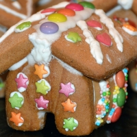 Simple gingerbread hut