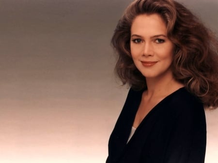 Kathleen Turner - wallpaper, turner, model, beautiful, actress, kathleen turner, 2017, smile, kathleen, closeup