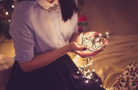 Christmas Lights - woman, craciun, hand, christmas, lights