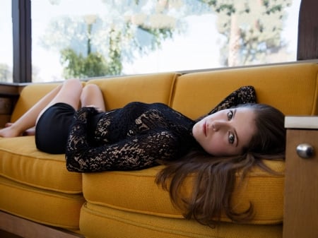 Anna Kendrick - sofa, beautiful, singer, 2017, Anna Kendrick, Kendrick, actress, model, Anna, wallpaper