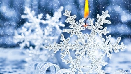 Snow Flake Candle - winter, blue, candle, light, crystal, snow flakes, Feliz Navidad, Firefox Persona theme, holiday, New Years, Christmas