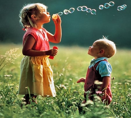 Sharing Bubbles - wide screen, people, photography, beautiful, photo