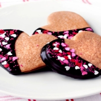 Fancy Valentine Gingerbread Cookies