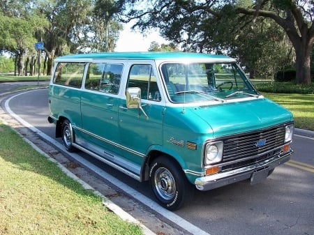 chevrolet beauville - van, beauville, chevrolet, grass