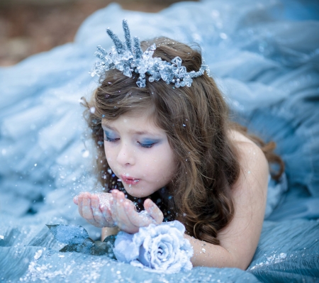 Little Snow Queen - girl, iarna, snow queen, winter, child, copil, blue, hand, sweet