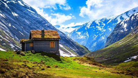 Hut on the Mountains - mountains, clouds, cottage, hut, nature, cabin, snow