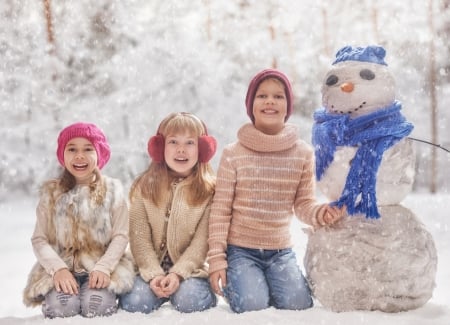 Children and a snowman - snowman, winter, blue, girl, children, pink, copil, ianra, boy, scarf