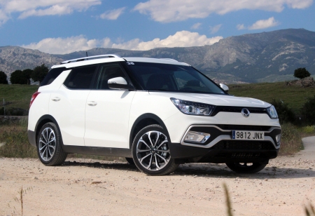 ssangyong tivoli xlv - ssangyong, mountain, tivoli, grass