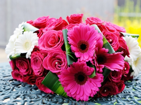 Roses and Gerbera - nature, roses, gerbera, bouquet, flowers