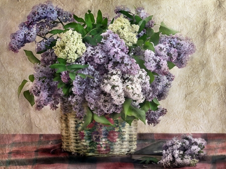 WICKER BASKET OF LILACS