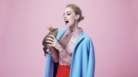 :D - woman, girl, frog, funny, creative, fantasy, model, face, situation, pink, red, blue