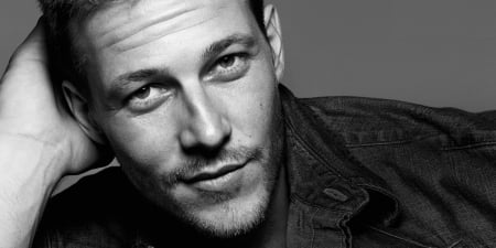 Luke Bracey - black, actor, white, Luke Bracey, bw, face, man