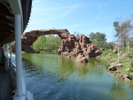 vue sur arche - stone, paris, boat, arch, lake, disney