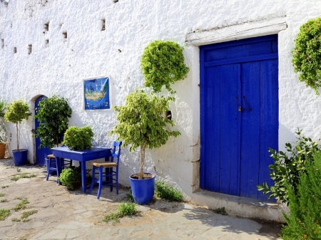 italian courtyard - beauty, houses, photography, blue, flowers