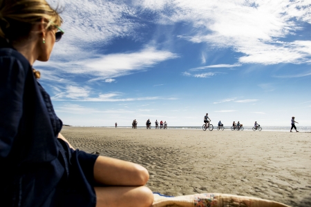 :) - summer, beach, girl, blus, cloud, bycicle, vara, sky, sunglasses