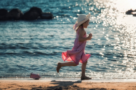 â™¥ - beach, vara, girl, haat, running, summer, blue, pink, luna, sea, little, dress