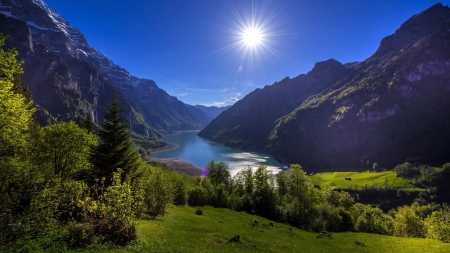 Kl�ntalersee (Klontal lake) in Kl�ntal valley - sunlights, sunshine, alpines, valley, nature, lake, switzerland, mountains, sun