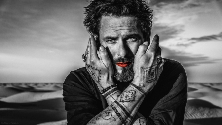 Sagamore Stevenin - white, red, black, tattoo, sagamore stevenin, bw, actor, man