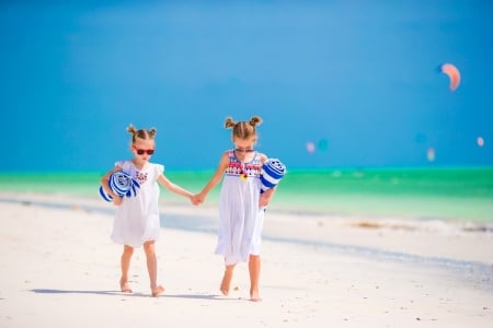 On the beach - beach, vara, couple, girl, lottle, summer, child, copil, blue, sea