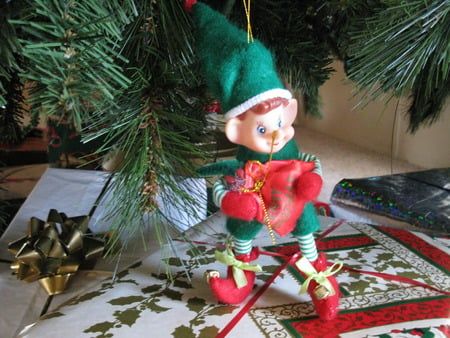 ELF SNEAKS - ornaments, christas, elf, xmas