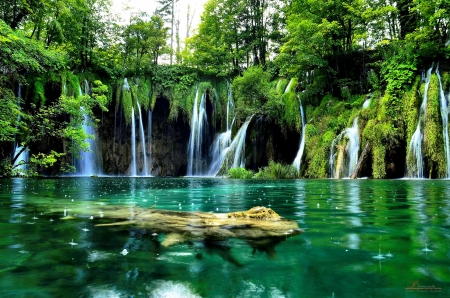 Plitvice lakes - lake, trees, croatia, plitvice, fall, reflection, emerald, beautiful, green