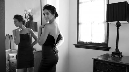 Emmanuelle Chriqui - emmanuelle chriqui, model, beautiful, actress, monochrome, indoor, intimate, gorgeous, woman